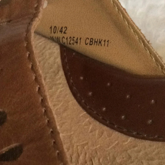 Born boc Brown Sandals - Picture 9 of 10